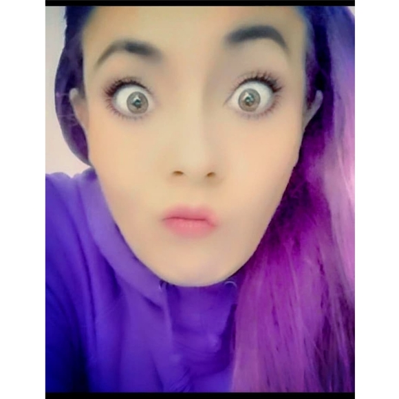 Meet your Posher, Allison marie - Picture 2 of 3